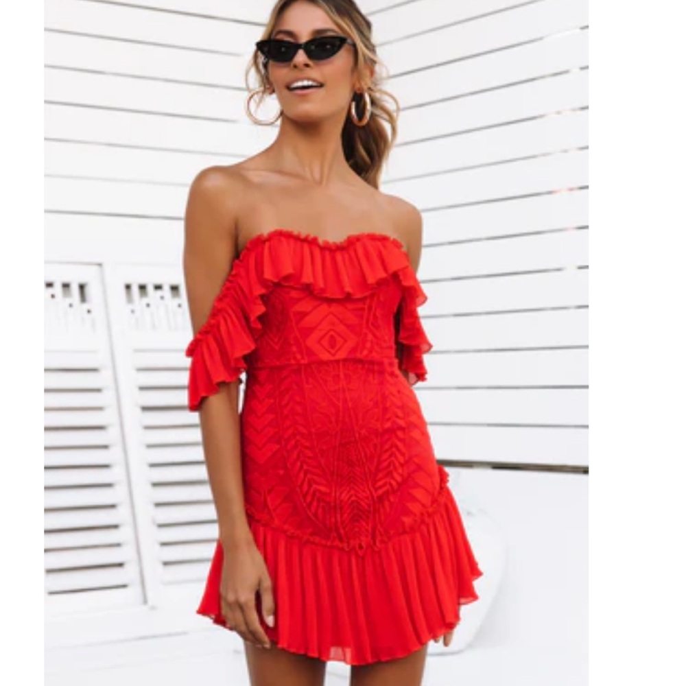 Hello Molly “Something to be said” Off-Shoulder Dress